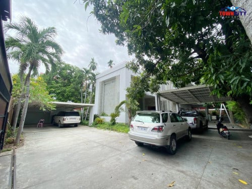 Modern Villa For Sale in Boeung Keng Kang Area