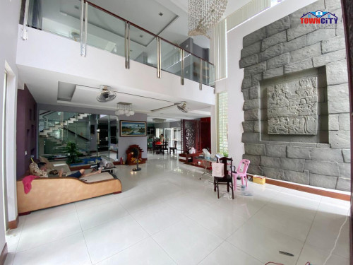 Modern Villa For Sale in Boeung Keng Kang Area