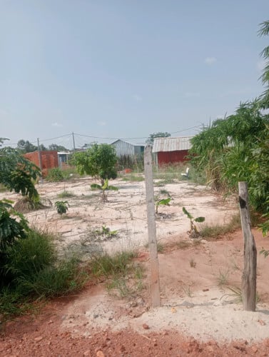 លក់បន្ទាន់ ដីនៅក្រុងរុនតាឯកថ្មី នៅជាប់ផ្លូវធំ