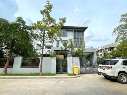 វីឡាឃ្វីនសម្រាប់លក់បន្ទាន់! / Queen Villa For Sale Urgent