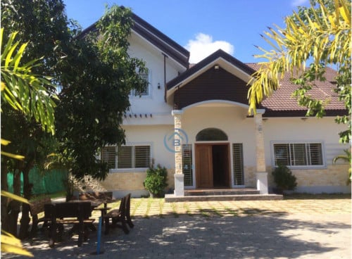 5 Bedrooms House For Rent