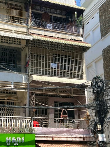 House for sale (including house items)