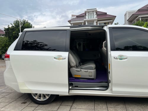 Sienna XLE 2011 Limited Fullពេញ មានរាដាកន្លងភ្លៅ ឡានម្ចាស់ដើម