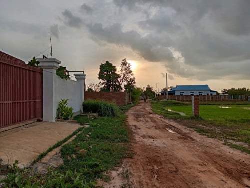 លក់ដីបន្ទាន់