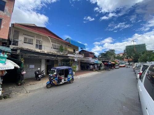 ផ្ទះជួលជាន់ទី​២ ជិតវីរះប៊ុនថាម ស្រះចក វត្ថភ្នំ