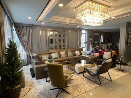 វីឡាឃ្វីនកែងសម្រាប់លក់ - បុរីជីបម៉ុង​ ២៧១