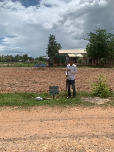 ដីលក់ក្បែររង្វង់មូលទៅព្រលានចាស់ក្រុងសៀមរាប