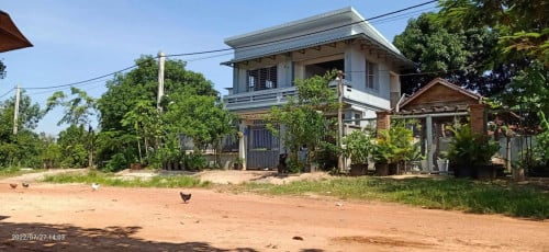 ផ្ទះលក់បន្ទាន់ម្ចាស់ផ្ទាល់តម្លៃក្រោមទីផ្សារមុនលក់6មុឺន5ព៉ាន់នោះ