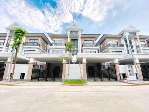 វីឡាភ្លោះA​ លក់​បន្ទាន់​ | Twin A Villa Urgent Sale (Borey Peng Huoth Boeung Snor)