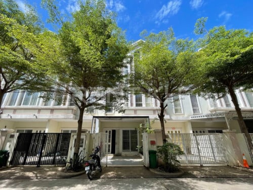 Link House for Rent at Borey Chip Mong Land Sen Sok