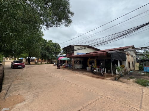 លក់ផ្ទះ&ដី > 🏘️លក់ផ្ទះមានក្បាល15.5ឞx19ឞ> មានហាងកាហ្វេ☕️> មាន2ល្វែង🏠