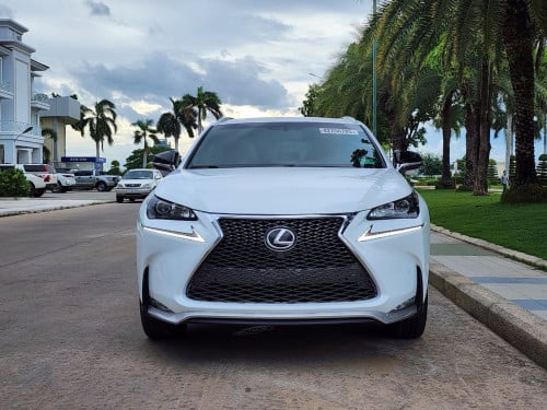 Lexus Nx200t 2016 Fsport 5ប៊ូតុង ប៉ុង2 ក្នុងឈឺរី
