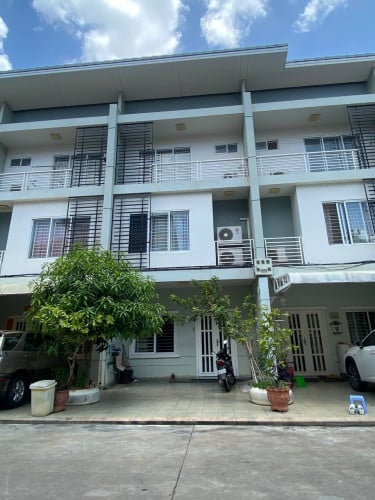 Link house for rent at Russey Keo