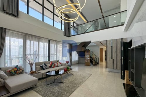 Luxurious 5 Bedrooms Duplex Condo for Rent in BKK1 with Gym and Pool