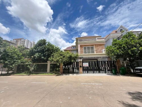 វីឡាឃីងលក់-ជួលនៅ បុរីប៉េងហួតបឹងស្នោរ