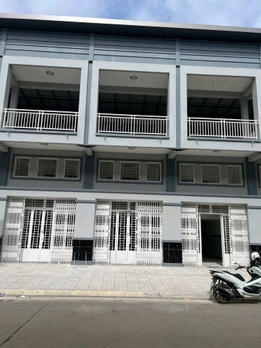 ផ្ទះជួលថ្មីស្អាតធំទូលាយ