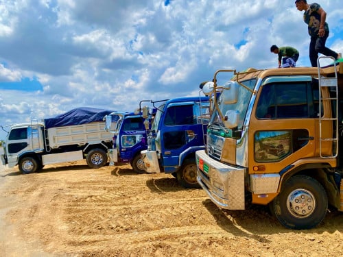 ឡានដឹកដី