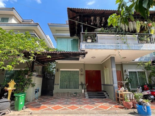 ផ្ទះសម្រាប់ជួលនៅបុរី 999 បឹងទំពុន / Link House for Rent at Borey 999, Beong Tumpon