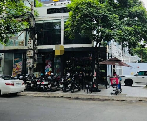 SHOPHOUSE FOR RENT IN BKK1