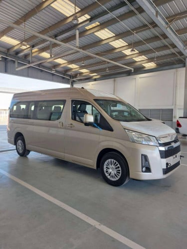 Toyota Hiace 14 seat