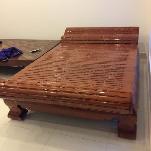 គ្រែព្រះនាងទុកចោលអត់ដែលប្រើ