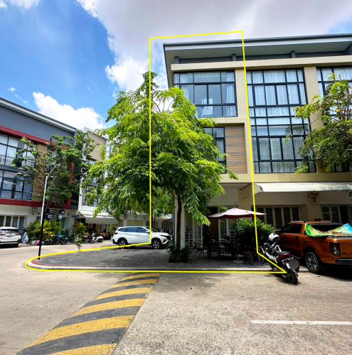 ផ្ទះកែងលក់ ក្នុងបុរីប៉េងហ៊ួតបឹងស្នោ មានចំណូលជួល | $700/ ខែ