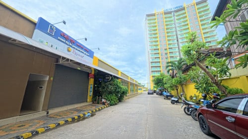 Shop for rent in front of Condo