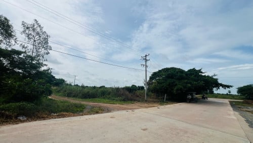 ដីស្អាតលក់ 8$