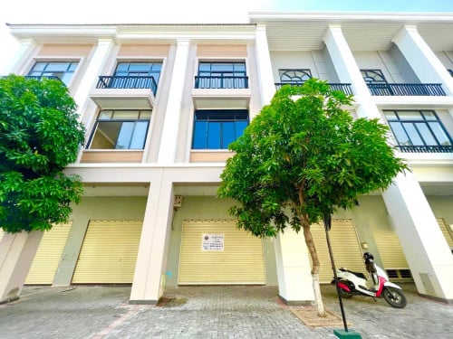 ផ្ទះអាជីវកម្មសម្រាប់ជួល | Shophouse For Rent (Borey Penghuot​​ The Star Dimond St.60m)