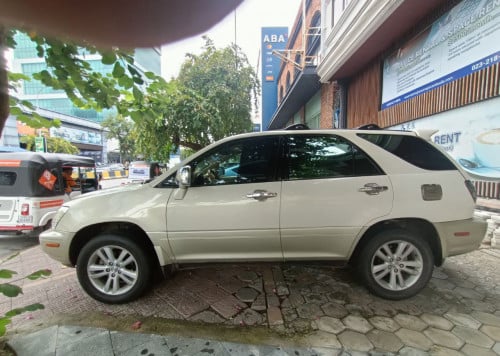 Lexus RX300 for rent