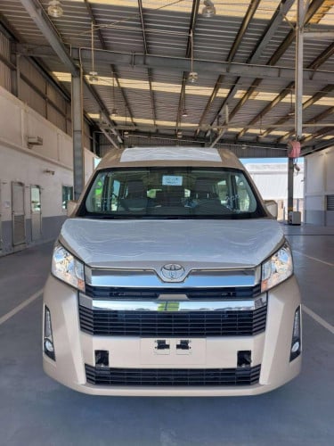 Toyota Haice 14 seat មុខវែង