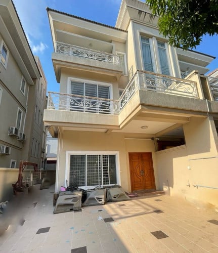 វីឡាភ្លោះ (លក់បន្ទាន់) ទីតាំងនៅ បុរីពិភពថ្មី វត្តសំរោងអណ្តែត