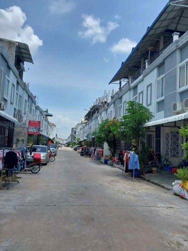 ផ្ទះល្វែងសំរាប់លក់នៅជិតផ្សារទូលពង្រ