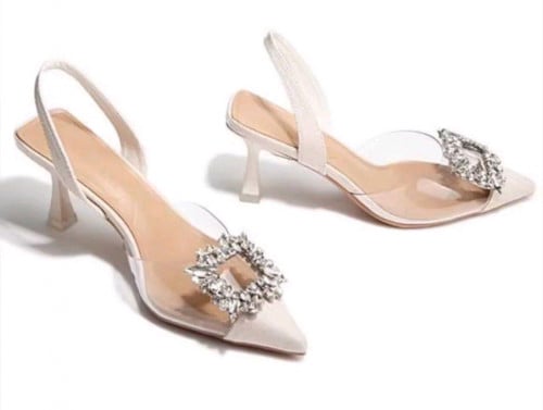 ស្បែកជើង​កែង​