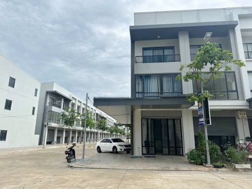 ផ្ទះអាជីវកម្មសម្រាប់ជួល / Commercial house for rent (បុរីជីបម៉ុង៥០ម៉ែត្រ)