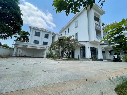 វីឡាឃ្វីនសម្រាប់ជួល | QUEEN VILLA FOR RENT (បុរី​វីឡាថោន​ ជិតISPP)
