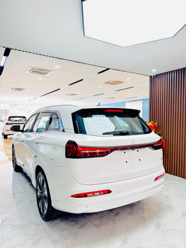 E5 plus 7កៅអី29500$មួយទឹកអគ្គីសនី165km សាំងនិងអគ្គីសនី1300km(ចរចារ)រថយន្តខ្លាញ់គោ