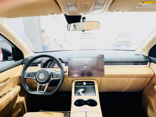 E5 plus 7កៅអី29500$មួយទឹកអគ្គីសនី165km សាំងនិងអគ្គីសនី1300km(ចរចារ)រថយន្តខ្លាញ់គោ