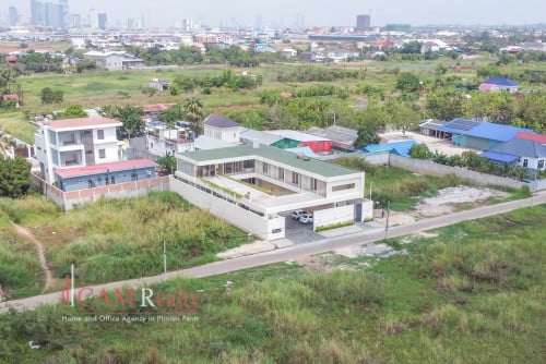 5 Bedroom Luxury Villa For Rent in Veal Sbov – Next to Peng Huoth Boeung Snor