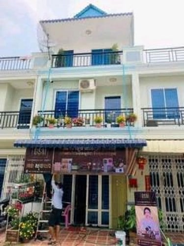 ផ្ទះជាប់ផ្សារព្រៃទា មុខព្រលាន