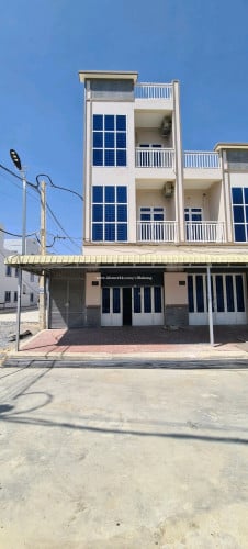 ផ្ទះថ្មីនៅចំហៀង3ជាន់លក់