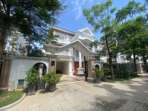 វីឡាព្រីនលក់ប៉េងហ៊ួតបឹងស្នោរលើផ្លូវធំ