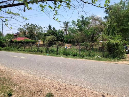 ដីម្ចាស់ផ្ទាល់ចុះពីនៅជាតិលេខ 5ចម្ងាយ300ម៉ែត្រ