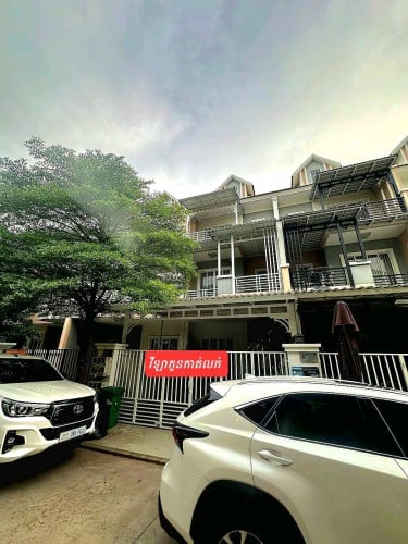 វីឡាកូនកាត់លក់បន្ទាន់