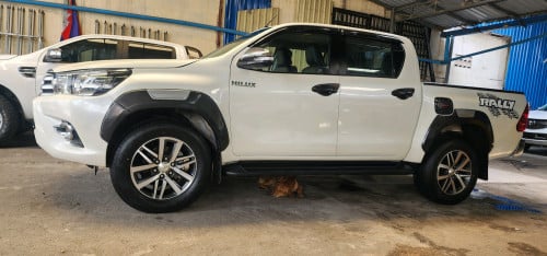 ឡានលក់ម្ចាស់ដើម