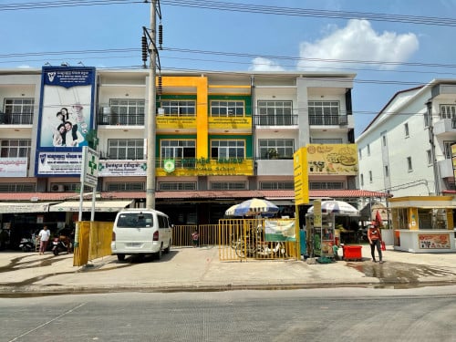 ផ្ទះអាជីវកម្ម2ល្វែងទល់មុខផ្សារសុភមង្គលនិងផ្សារសន្តិភាព