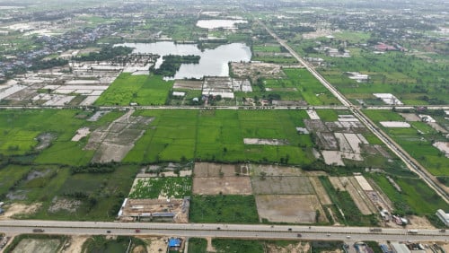 ដីលក់​ ជិតព្រលានយន្តហោះថ្មី