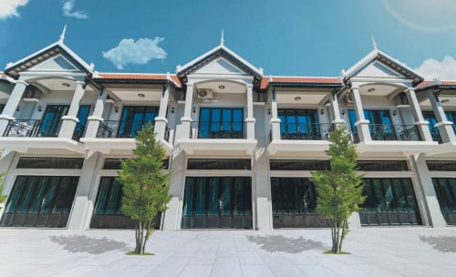 ផ្ទះល្វែងទិញសម្រាន់ទុកស្នាក់នៅ  នៅក្នុងបុរីទេសចរណ៍ កក់5 % និងអាចកាន់សោរចូលនៅបានភ្លាម