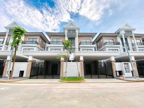 វីឡាភ្លោះA សម្រាប់លក់ | Twin villa for sale Borey Peng Huoth Boeung Snor