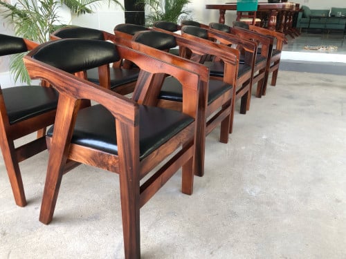 កៅអីហេរ៉ូខ្មែរ ខ្នងកោង